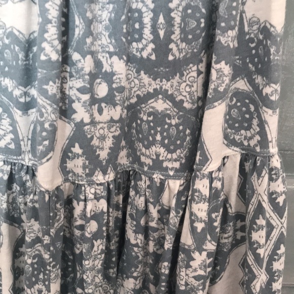 Free People Dress SUMMER Size Medium in Blue , white and yellow . Flattering - Picture 5 of 9